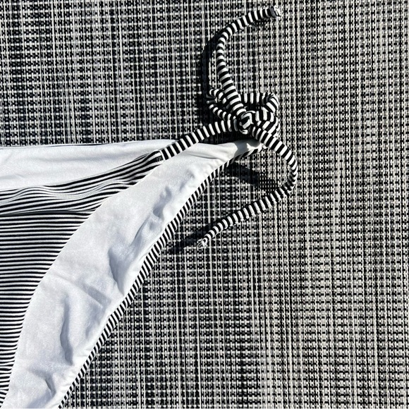 ONIA Kate Striped Ribbed Low-Rise Bikini Briefs Good Condition - Picture 7 of 9